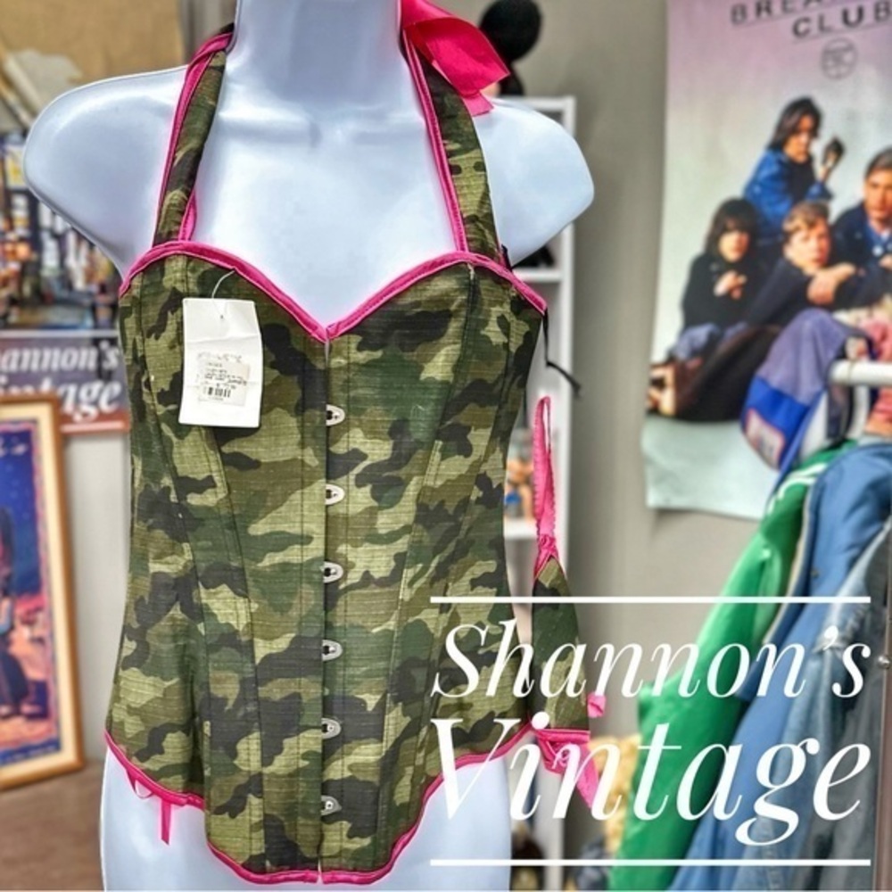 Candie’s NWT Daisy 1873 camo set sz small top and medium bottom A44